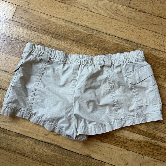PacSun Women's Tan Cargo Shorts - Picture 2 of 4
